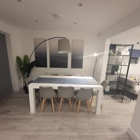 New 4 Bedrm House! Parking. 10Min To City / Etihad Manchester Esterno foto