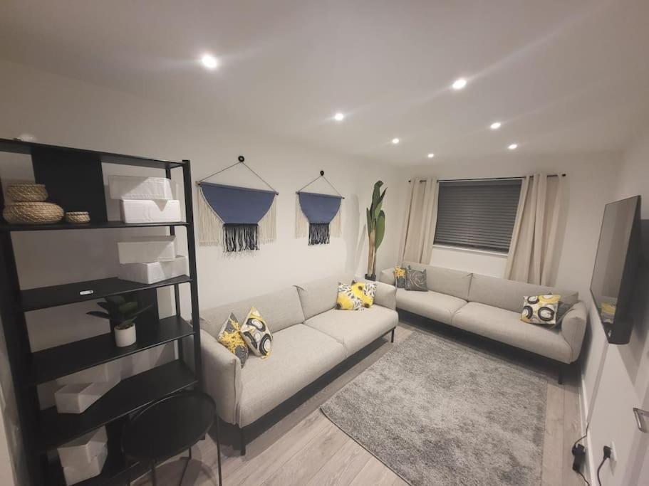 New 4 Bedrm House! Parking. 10Min To City / Etihad Manchester Esterno foto