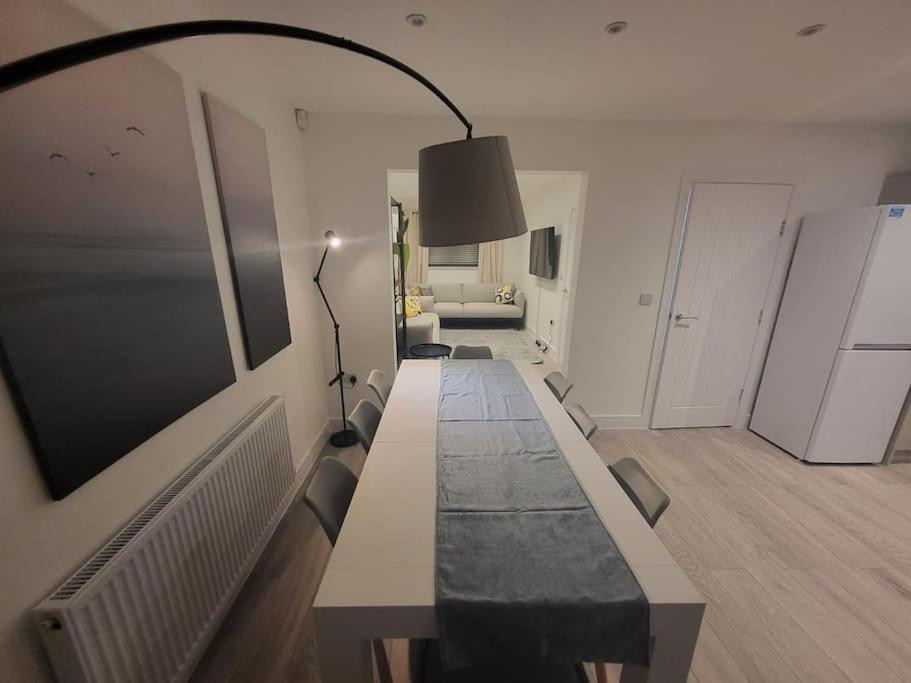 New 4 Bedrm House! Parking. 10Min To City / Etihad Manchester Esterno foto
