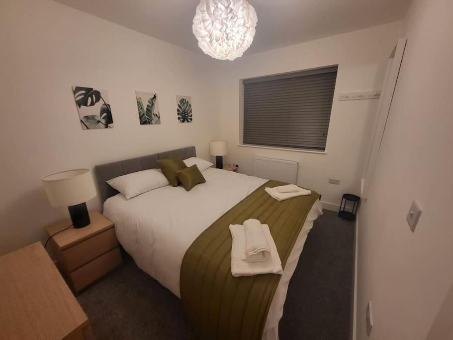 New 4 Bedrm House! Parking. 10Min To City / Etihad Manchester Esterno foto