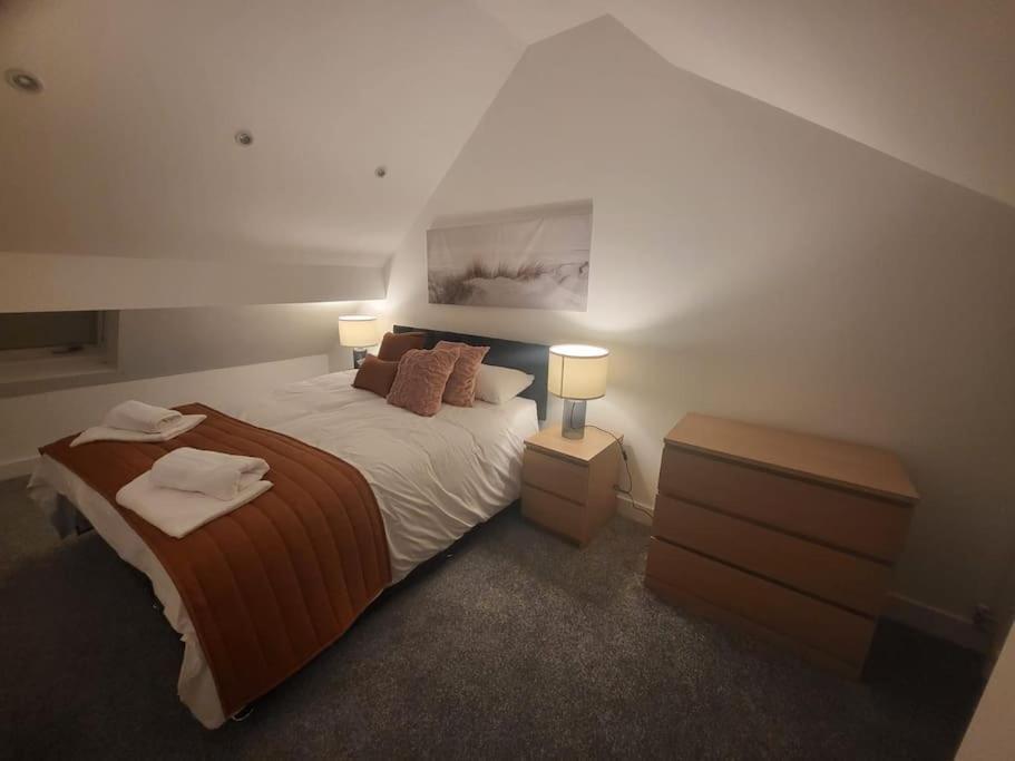 New 4 Bedrm House! Parking. 10Min To City / Etihad Manchester Esterno foto