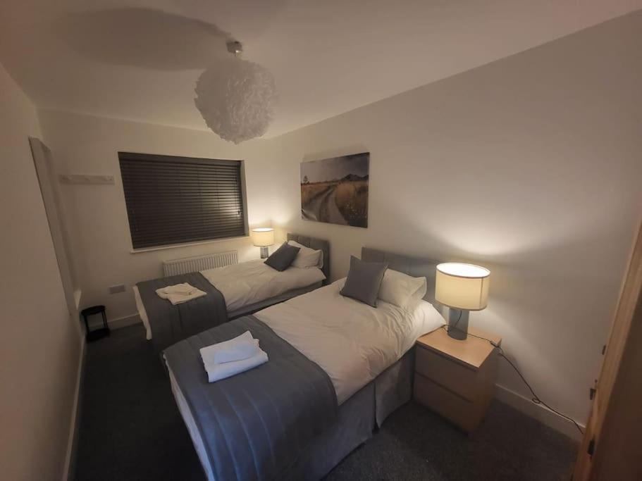 New 4 Bedrm House! Parking. 10Min To City / Etihad Manchester Esterno foto