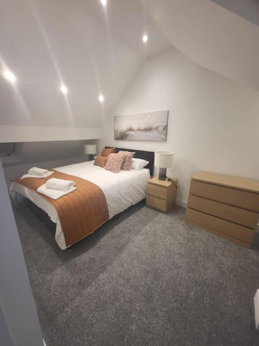 New 4 Bedrm House! Parking. 10Min To City / Etihad Manchester Esterno foto