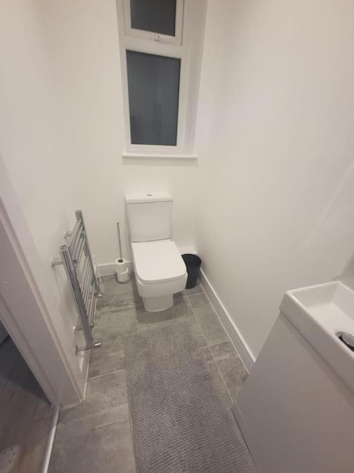 New 4 Bedrm House! Parking. 10Min To City / Etihad Manchester Esterno foto